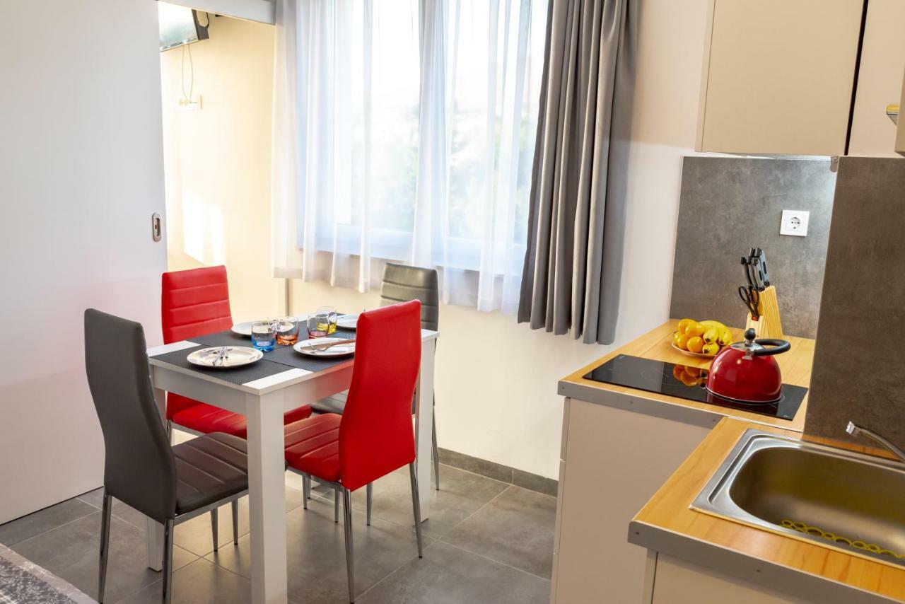 Apartmani Dalmacjia Grebaštica エクステリア 写真