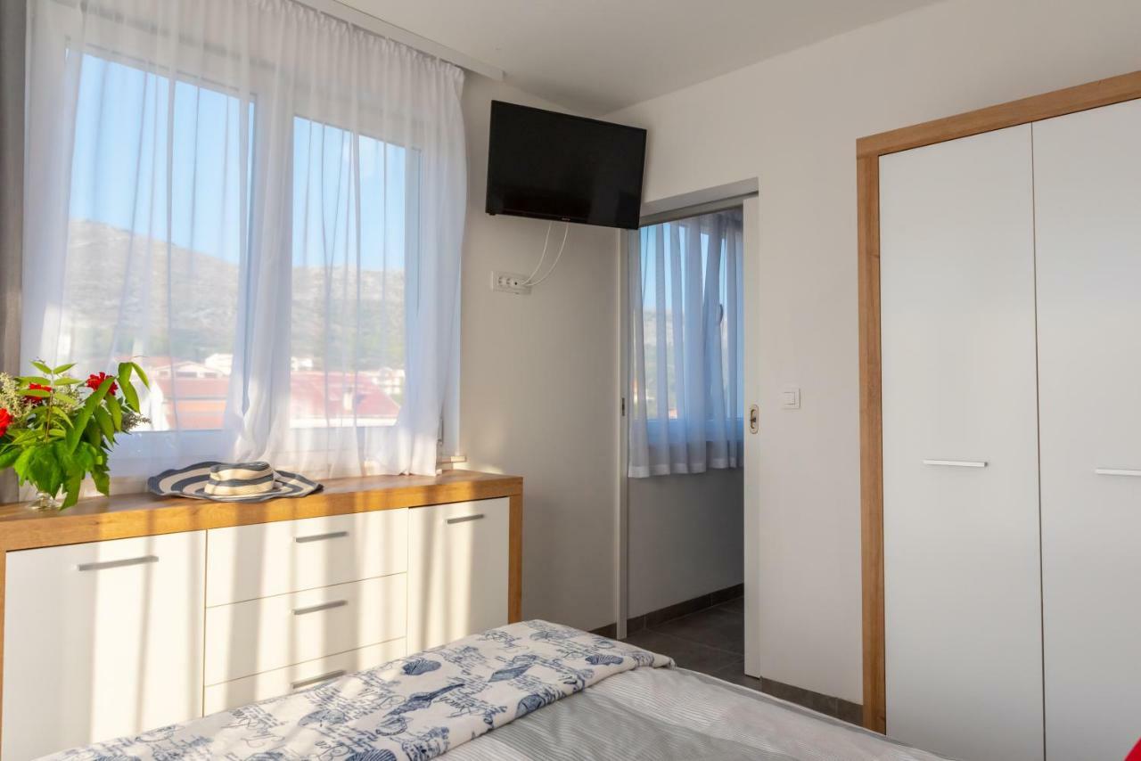 Apartmani Dalmacjia Grebaštica エクステリア 写真