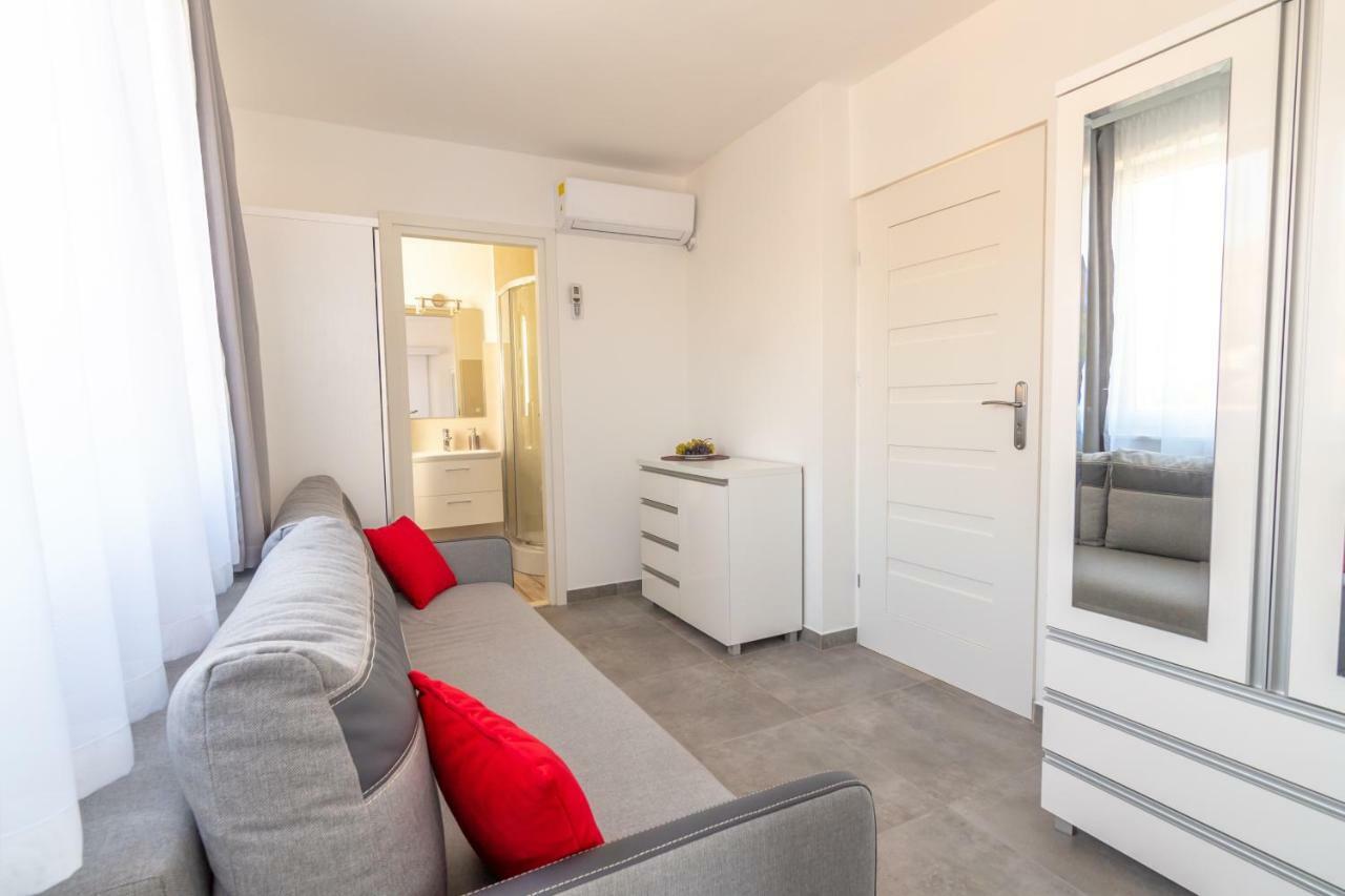 Apartmani Dalmacjia Grebaštica エクステリア 写真