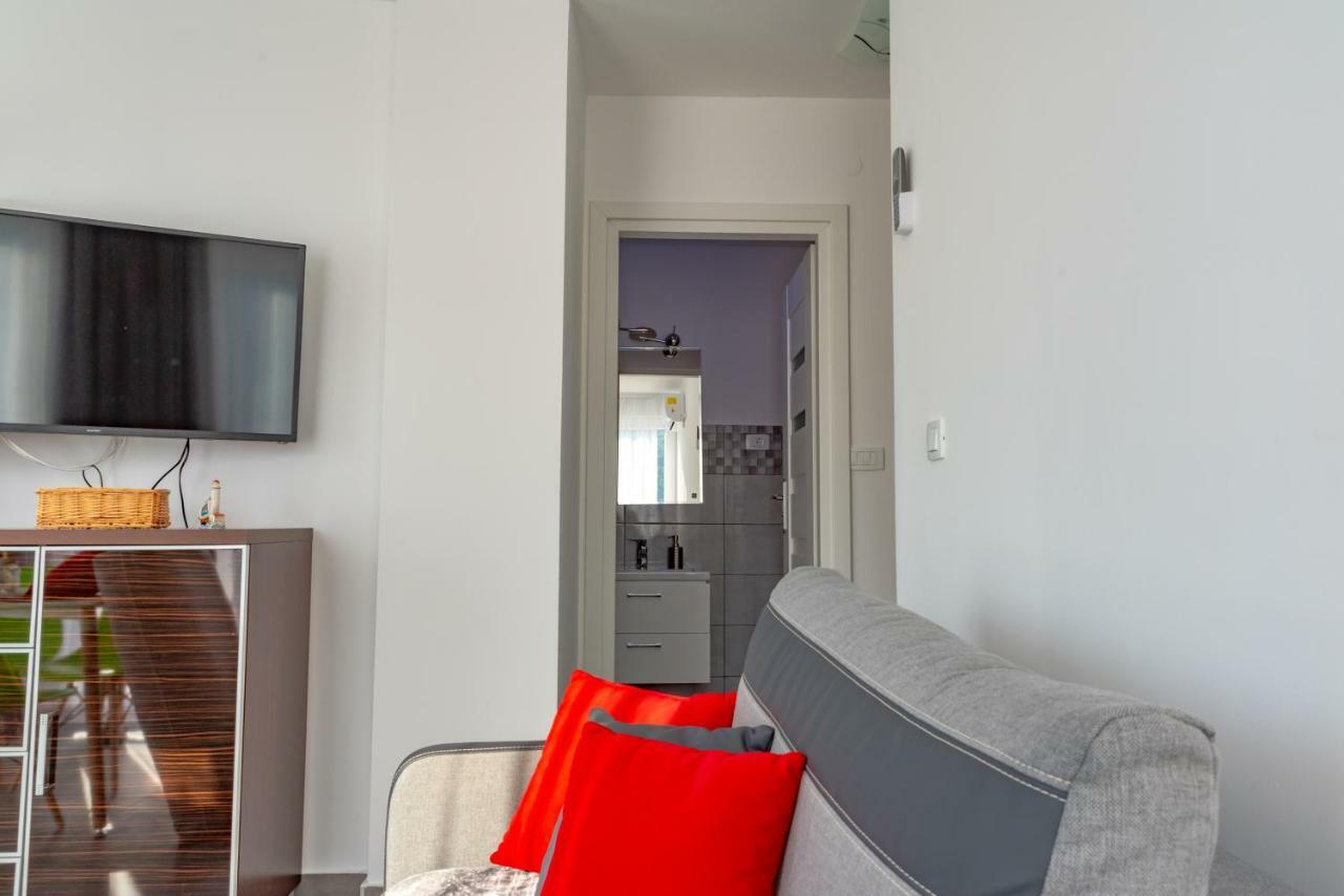 Apartmani Dalmacjia Grebaštica エクステリア 写真