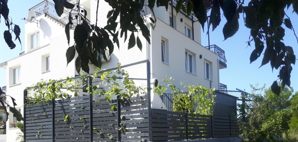 Apartmani Dalmacjia Grebaštica エクステリア 写真